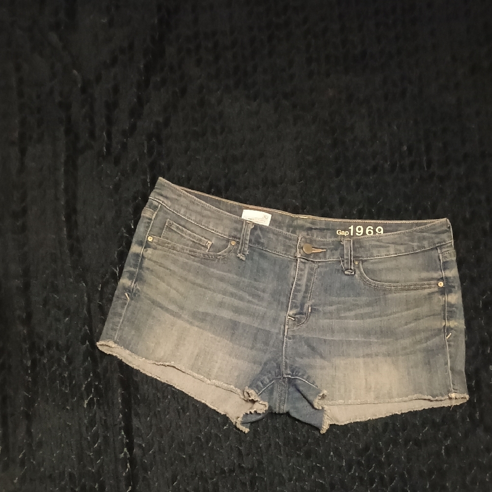 *Must Bundle For $3 OFFER.    Cute Gap Women's Cutoff Shorts, 34" Waist